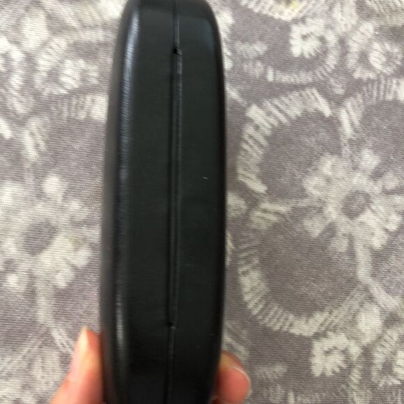 Ray-Ban Black Hard sunglass case. - Picture 9 of 10